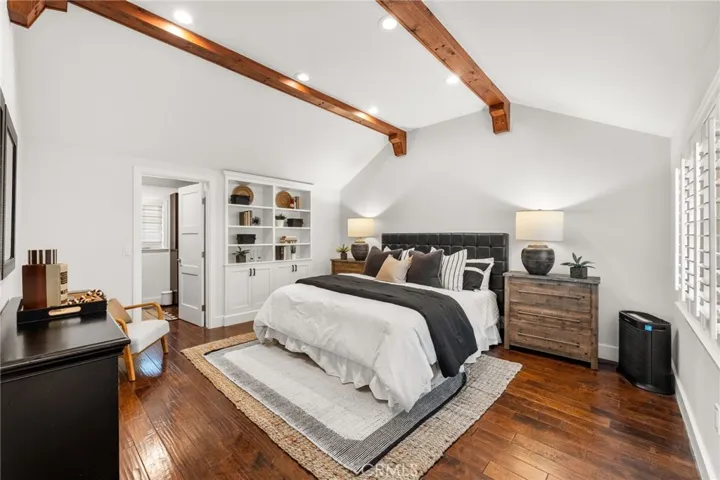 Upstairs primary bedroom
