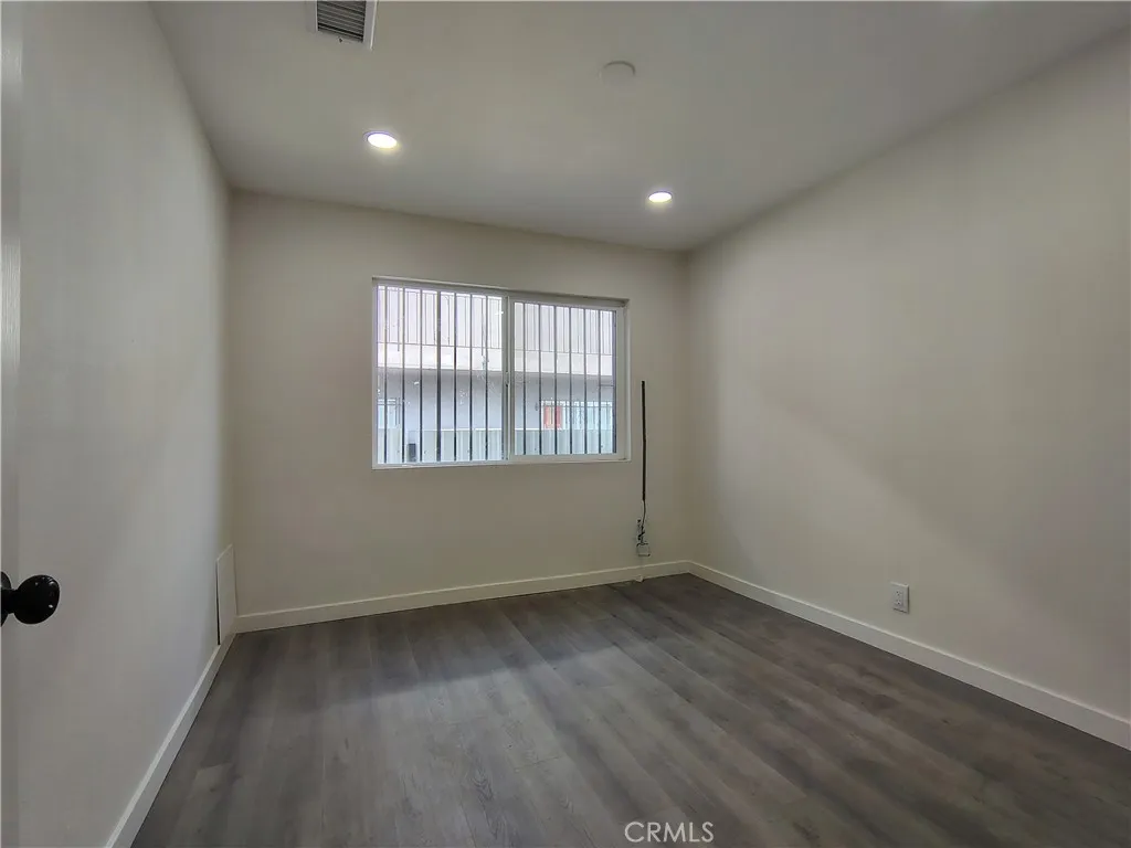 231 E Century Boulevard, Los Angeles, California 90003 home-pic-18