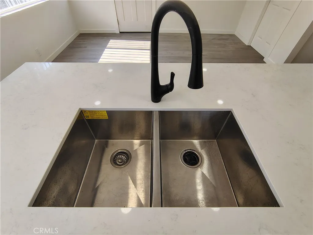 231 E Century Boulevard, Los Angeles, California 90003 home-pic-11