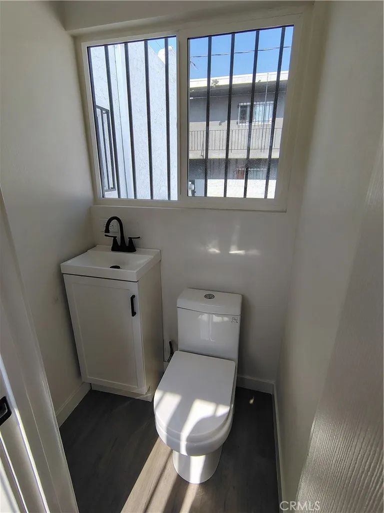 231 E Century Boulevard, Los Angeles, California 90003 home-pic-25