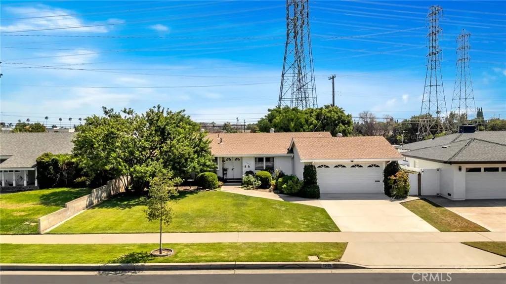 1232 E Chestnut Avenue, Orange, California 92867, 3 Bedrooms Bedrooms, ,2 BathroomsBathrooms,Residential,For Sale,Chestnut,PW25185344