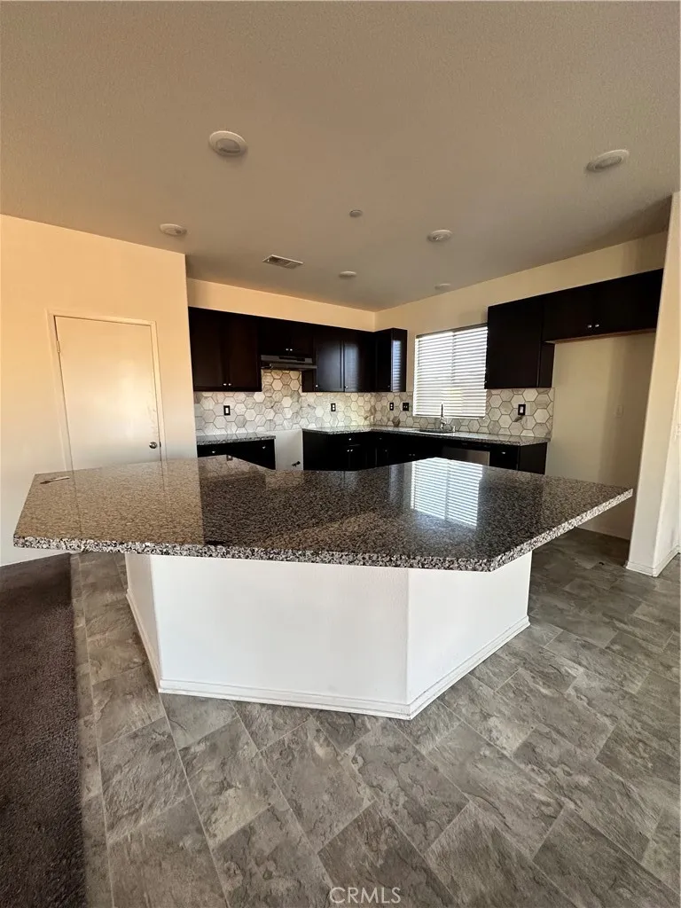 11908 Poppy Rd, Adelanto, California 92301 home-pic-1