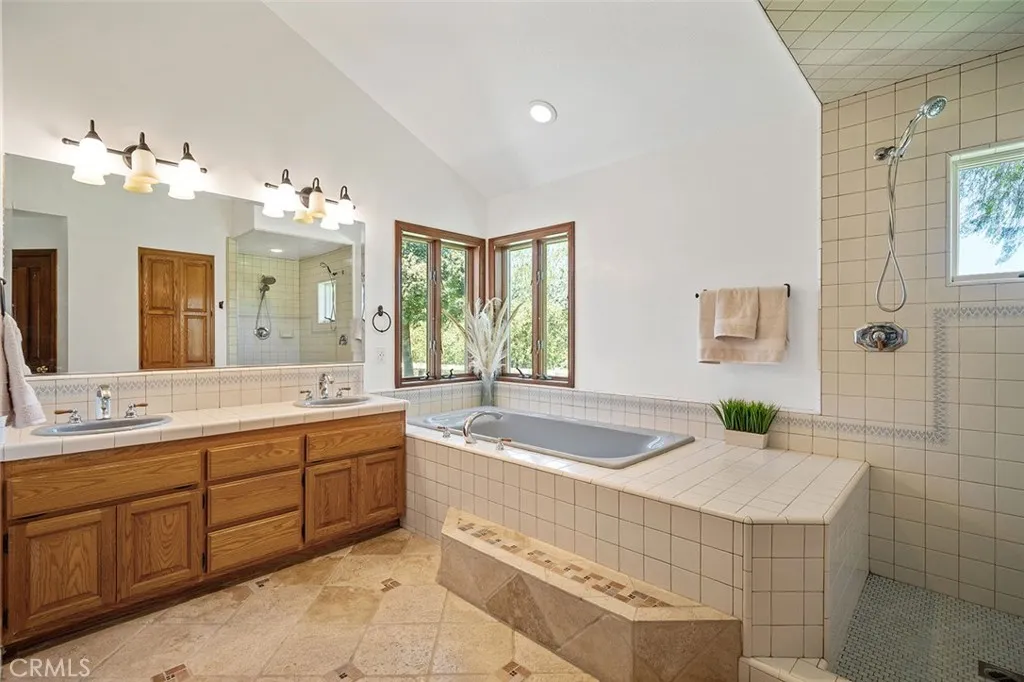 19750 Avenida Rosella, Murrieta, California 92562 home-pic-21