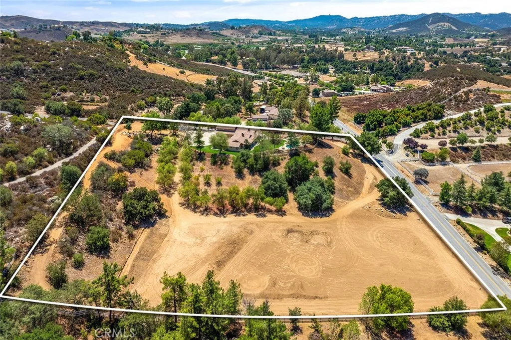 19750 Avenida Rosella, Murrieta, California 92562 home-pic-3