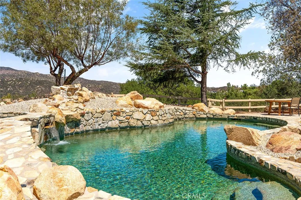 19750 Avenida Rosella, Murrieta, California 92562 home-pic-1