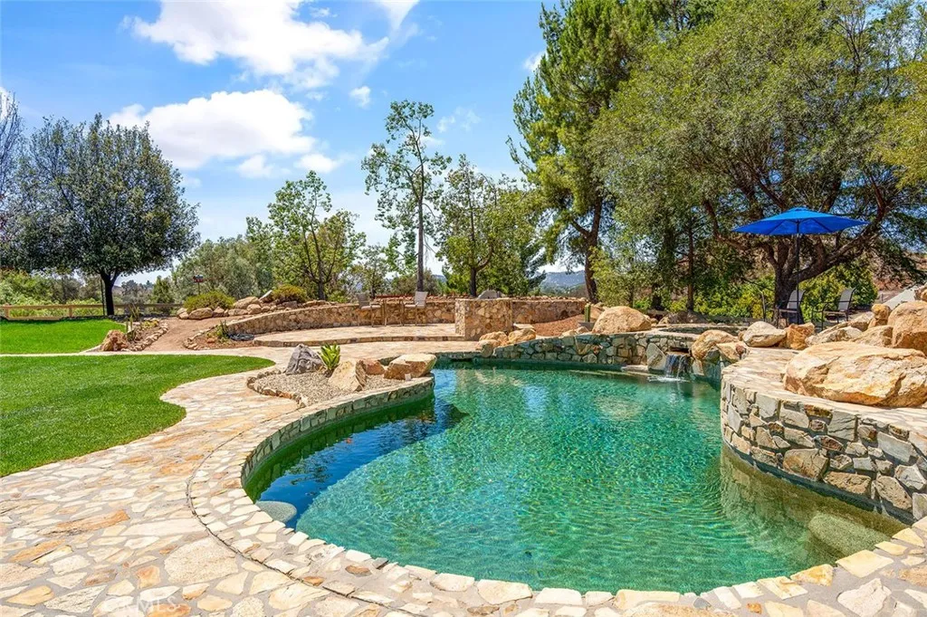 19750 Avenida Rosella, Murrieta, California 92562 home-pic-34