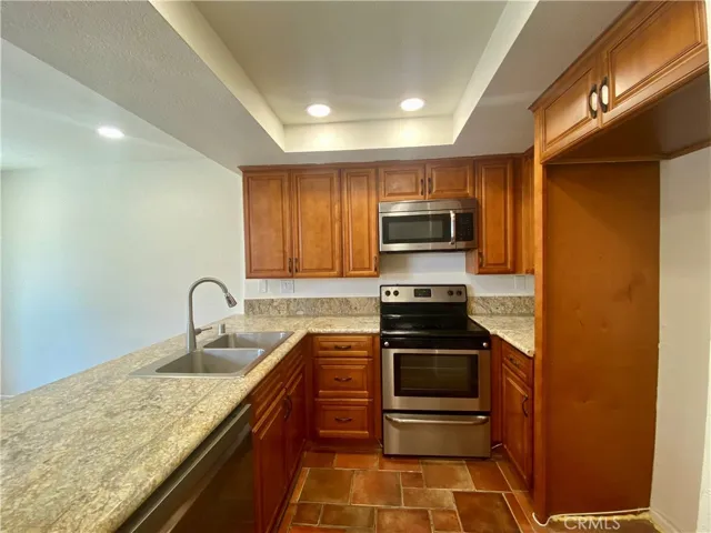 809 Creekside Drive 35, Fullerton, California 92833