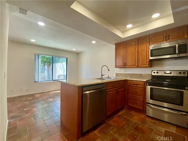 809 Creekside Drive 35, Fullerton, California 92833