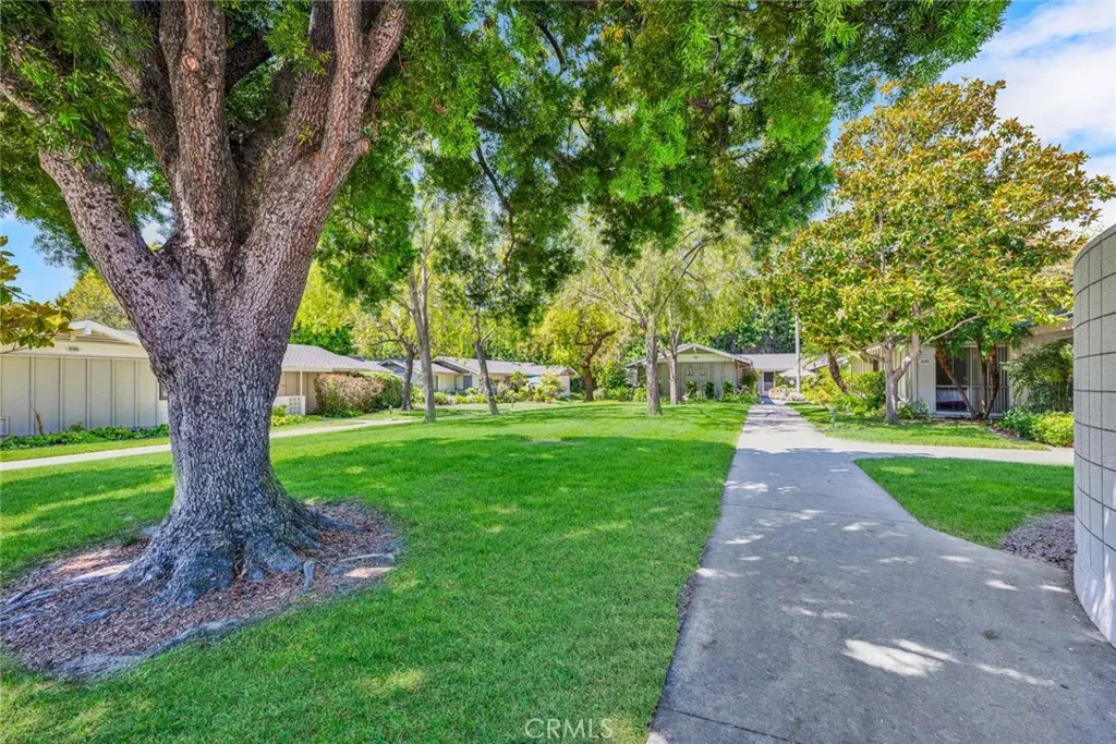 336 Avenida Sevilla B, Laguna Woods, California 92637 home-pic-2