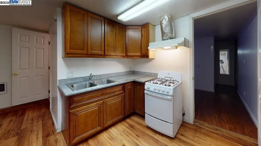 3314 Farnam St, Oakland, California 94601 home-pic-7