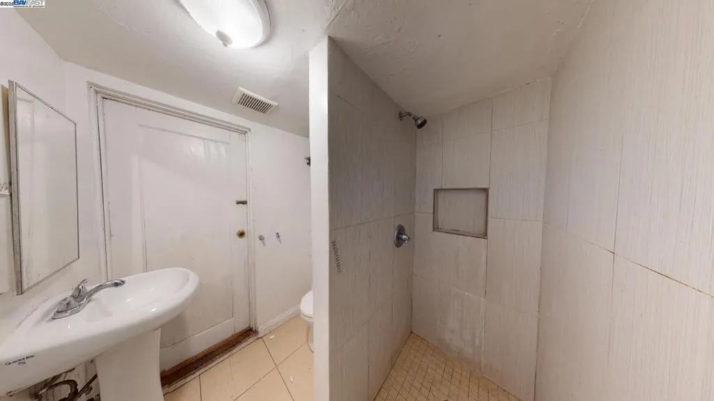 3314 Farnam St, Oakland, California 94601 home-pic-6