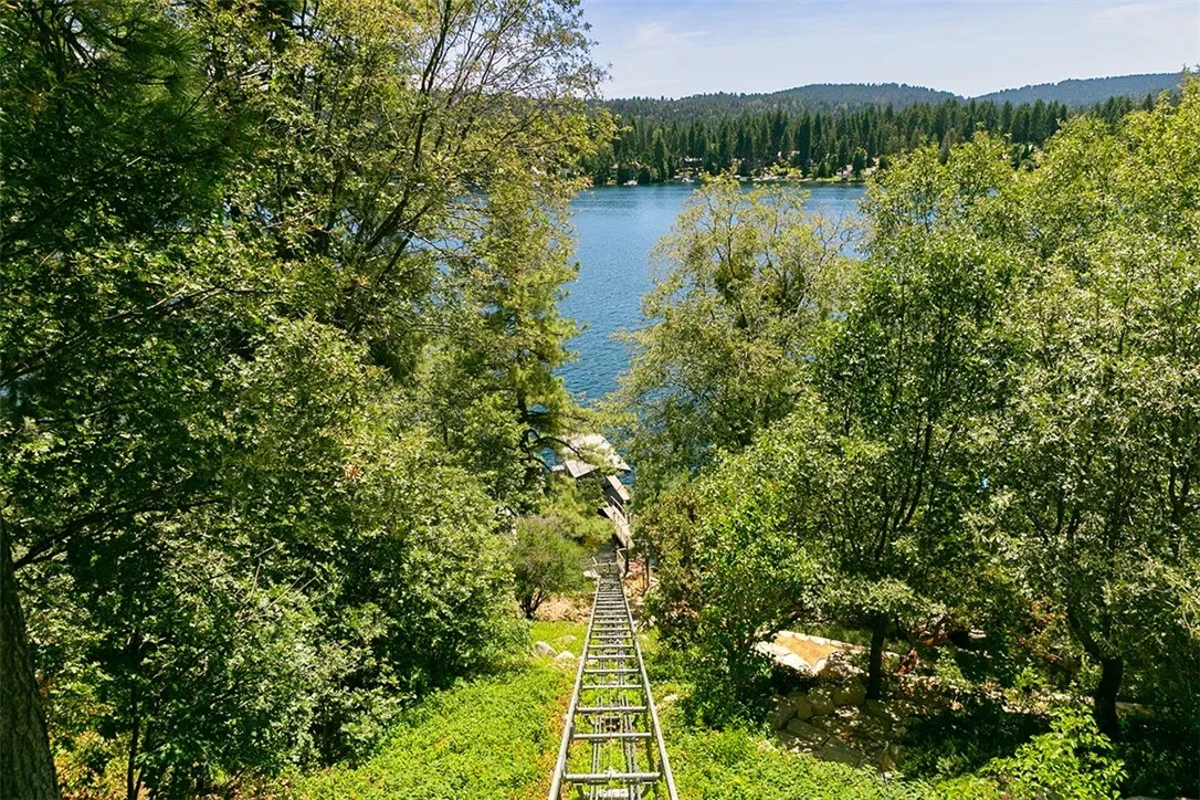28087 North Shore Road, Lake Arrowhead, California 92352 home-pic-40