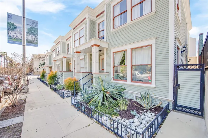 221 N Raymond Avenue, Pasadena, California 91103