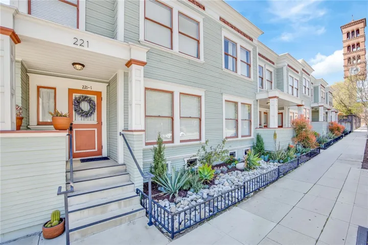 221 N Raymond Avenue, Pasadena, California 91103