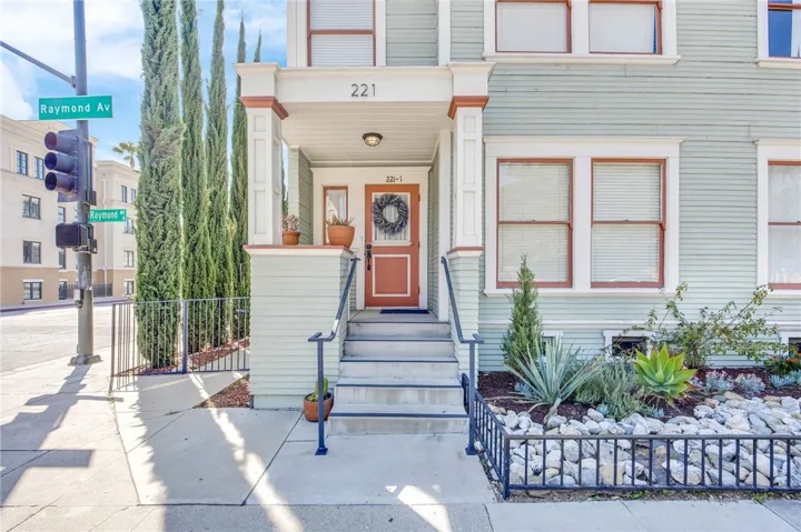 221 N Raymond Avenue, Pasadena, California 91103