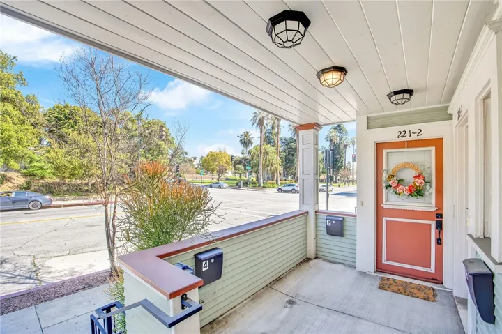 221 N Raymond Avenue, Pasadena, California 91103
