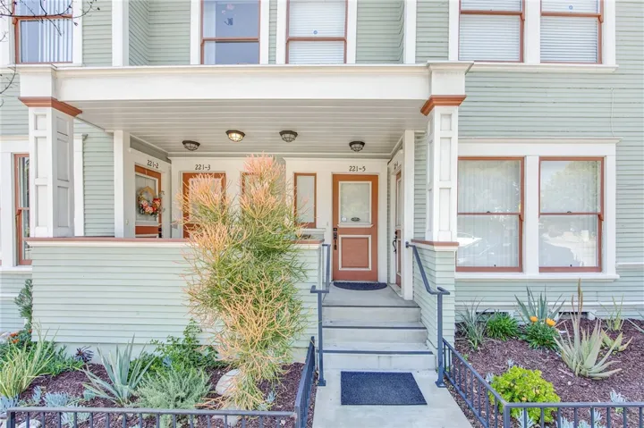 221 N Raymond Avenue, Pasadena, California 91103