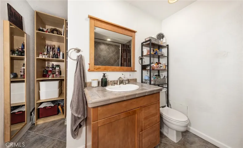 870 Falcon Lane, Redlands, California 92374