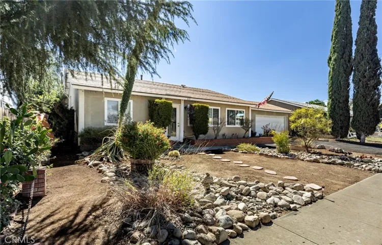 870 Falcon Lane, Redlands, California 92374