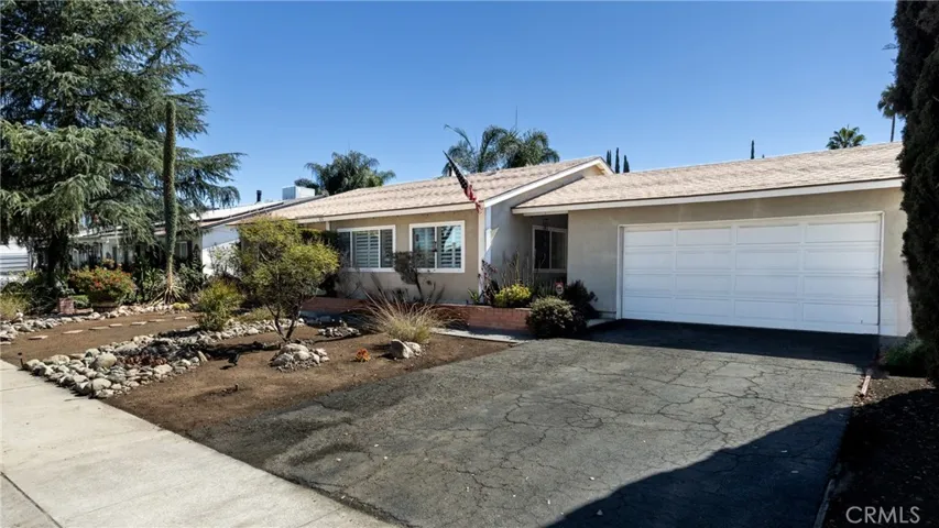 870 Falcon Lane, Redlands, California 92374