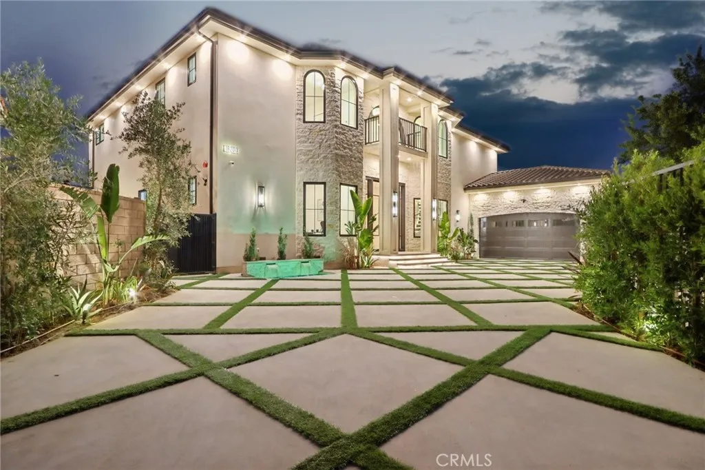 18200 Sheffield Lane, Porter Ranch, California 91326, 4 Bedrooms Bedrooms, ,5 BathroomsBathrooms,Residential,For Sale,Sheffield,SR25187104