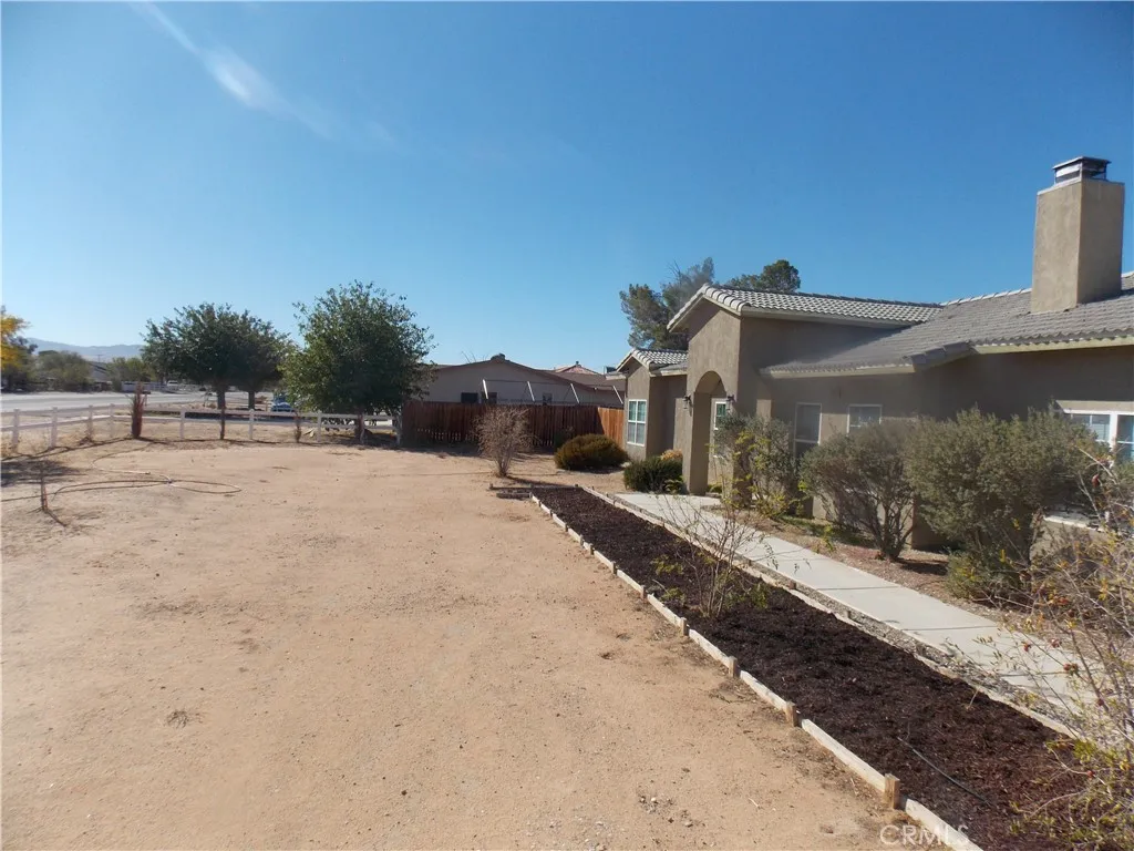 14470 Navajo Road, Apple Valley, California 92307 home-pic-4