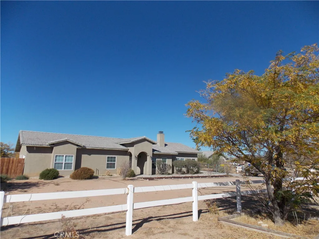 14470 Navajo Road, Apple Valley, California 92307 home-pic-1