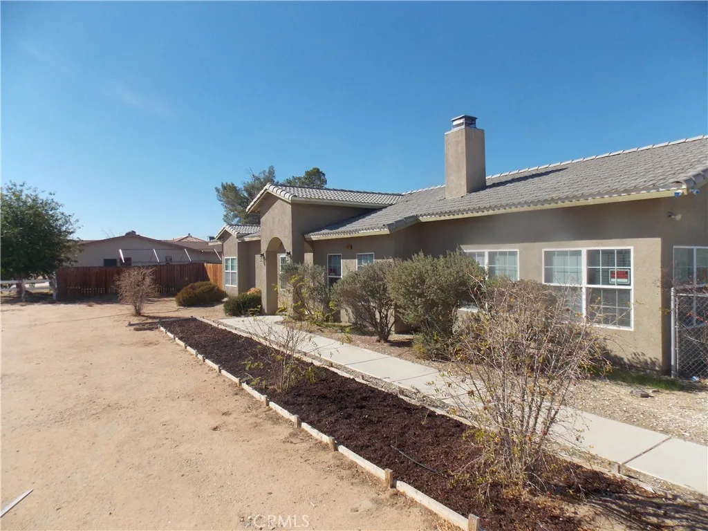 14470 Navajo Road, Apple Valley, California 92307 home-pic-2