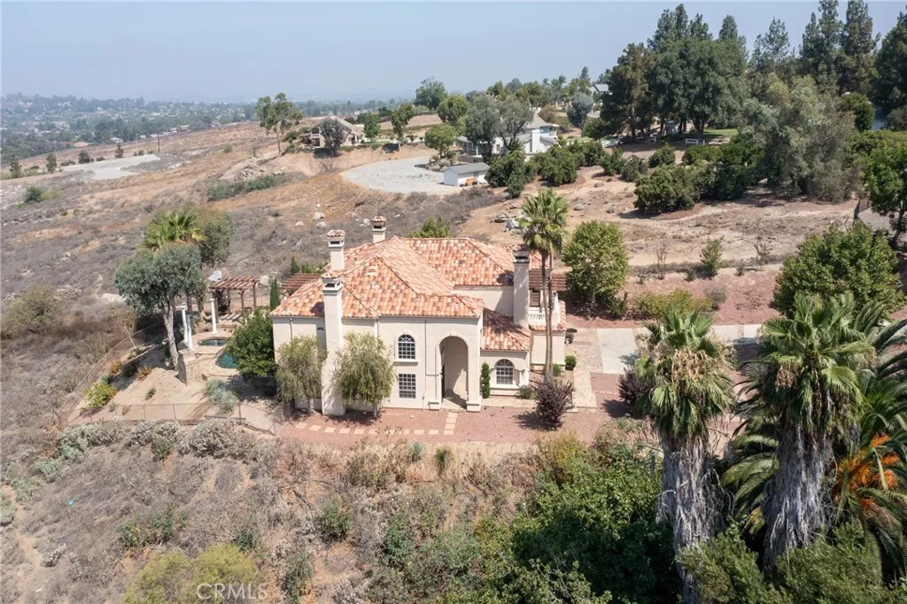 7007 Golden Vale Drive, Riverside, California 92506 home-pic-2