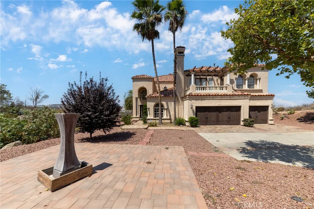 7007 Golden Vale Drive, Riverside, California 92506 home-pic-16