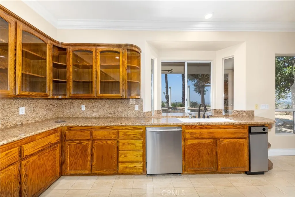 7007 Golden Vale Drive, Riverside, California 92506 home-pic-43