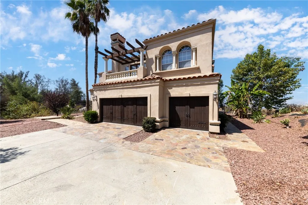 7007 Golden Vale Drive, Riverside, California 92506 home-pic-14