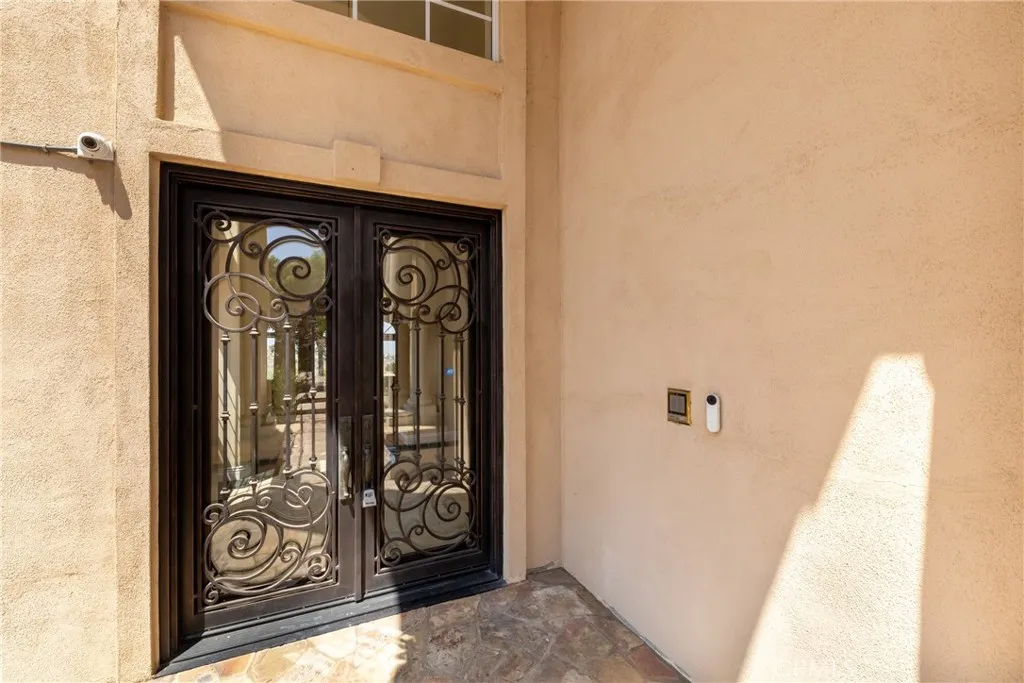 7007 Golden Vale Drive, Riverside, California 92506 home-pic-19