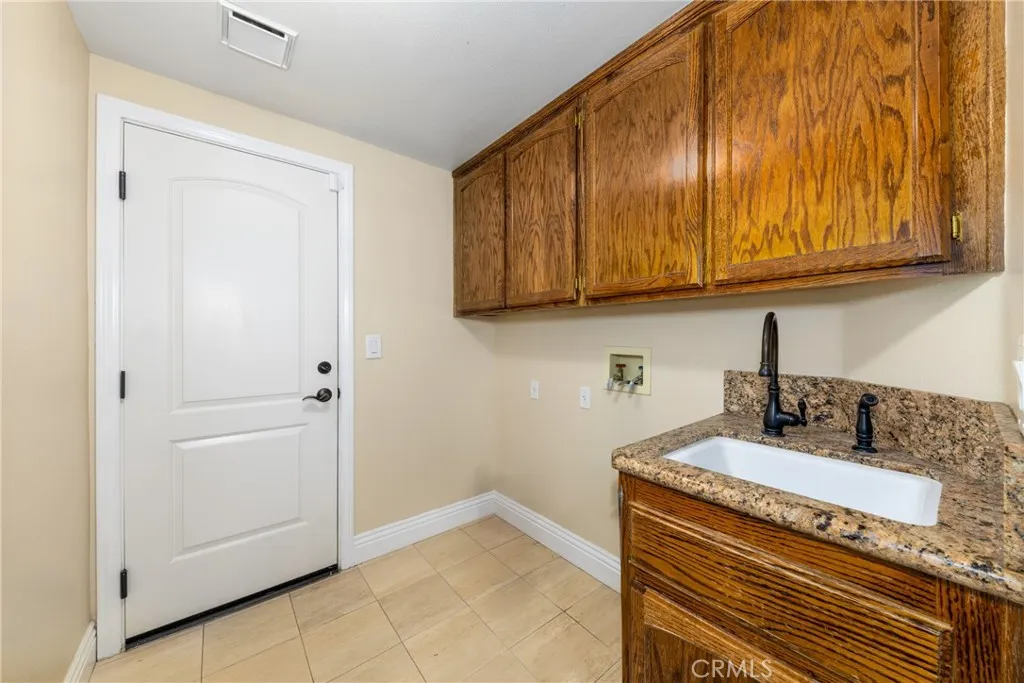 7007 Golden Vale Drive, Riverside, California 92506 home-pic-33