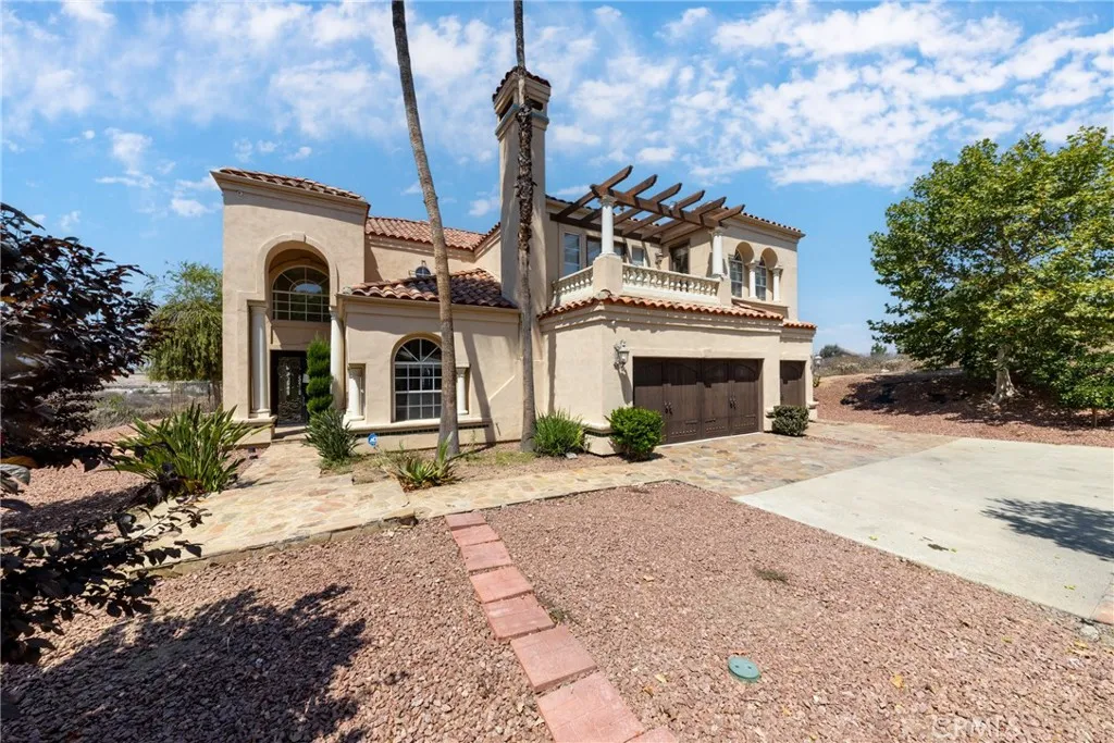 7007 Golden Vale Drive, Riverside, California 92506 home-pic-17