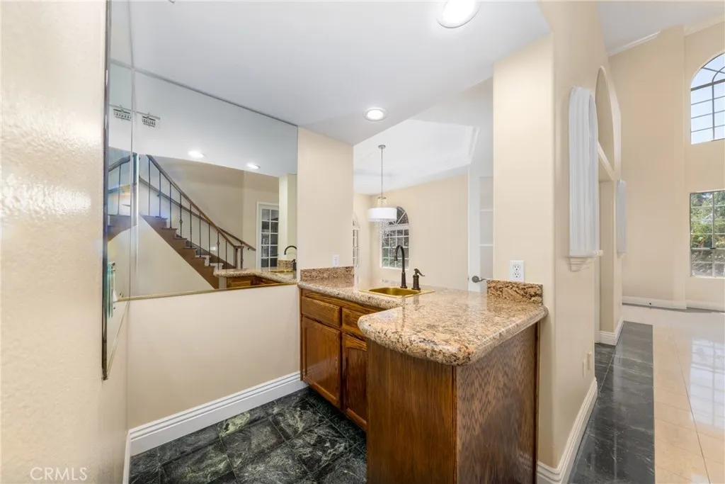 7007 Golden Vale Drive, Riverside, California 92506 home-pic-28