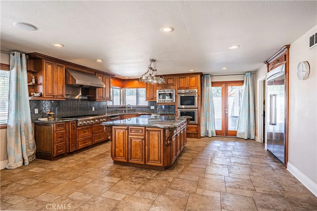 5853 Aurora Avenue, Jurupa Valley, California 91752 home-pic-3