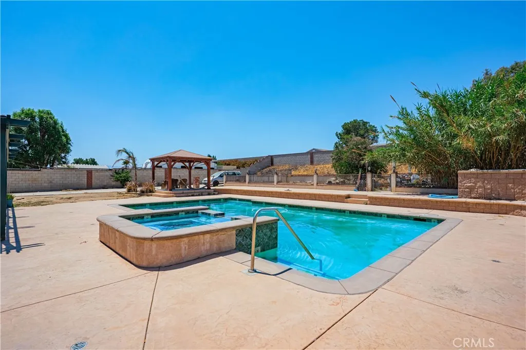 5853 Aurora Avenue, Jurupa Valley, California 91752 home-pic-2