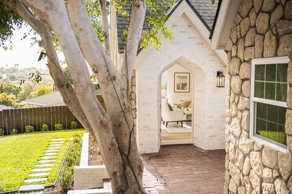 3951 Atascadero Drive, San Diego, California 92107 home-pic-9