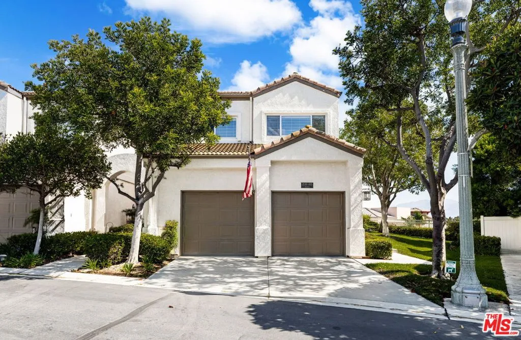 2130 Almeria Street 105, Corona, California 92879, 3 Bedrooms Bedrooms, ,3 BathroomsBathrooms,Residential,For Sale,Almeria,25579363