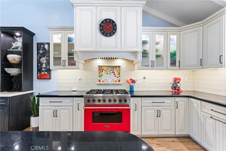 Kitchen with enough room for several cooks!