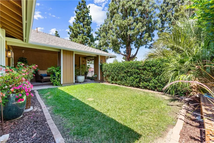 Lovely grassy front patio!