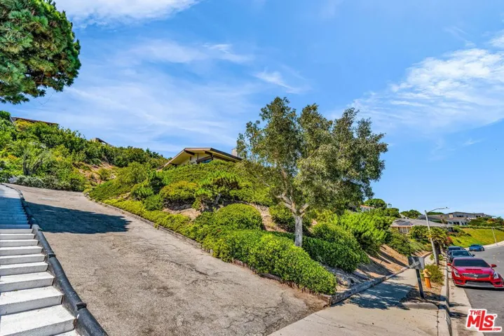 29857 Knoll View Drive, Rancho Palos Verdes, California 90275