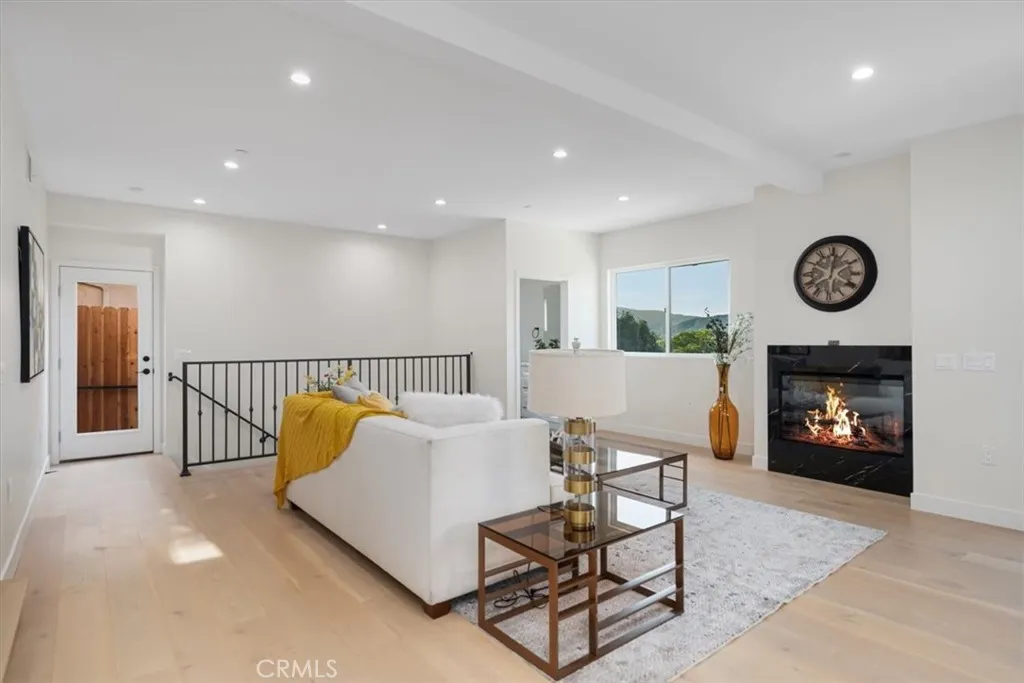 4854 Buchanan, Los Angeles, California 90042 home-pic-2