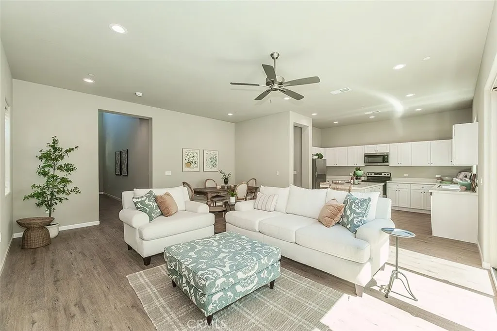 6008 E Sussex Way, Fresno, California 93727 home-pic-3