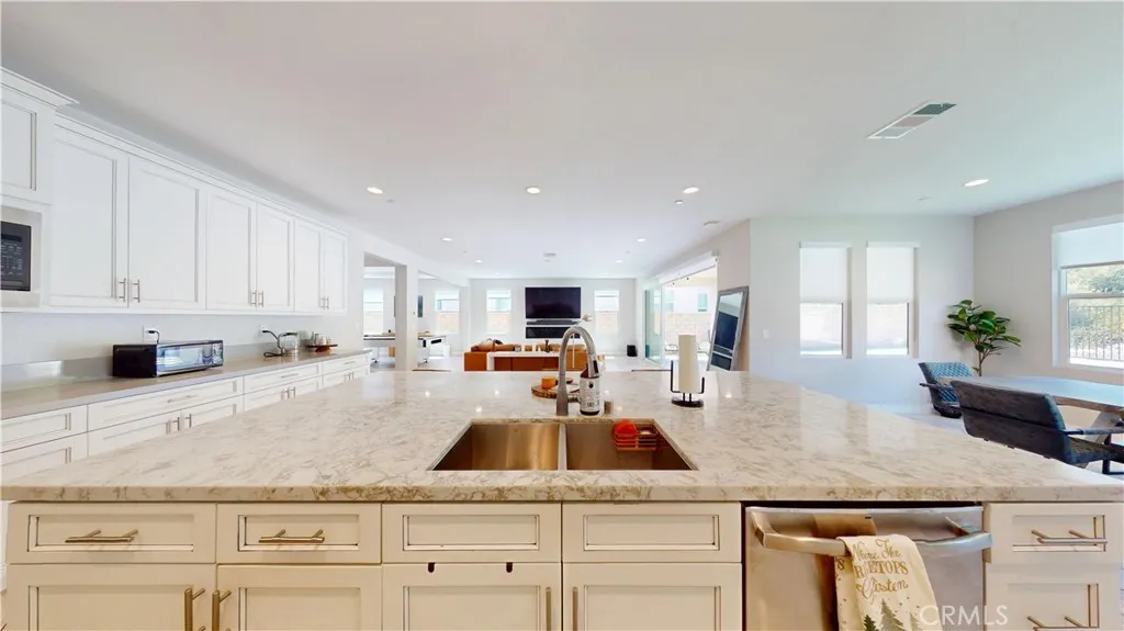 18732 Juniper Springs Dr, Canyon Country, California 91387 home-pic-4