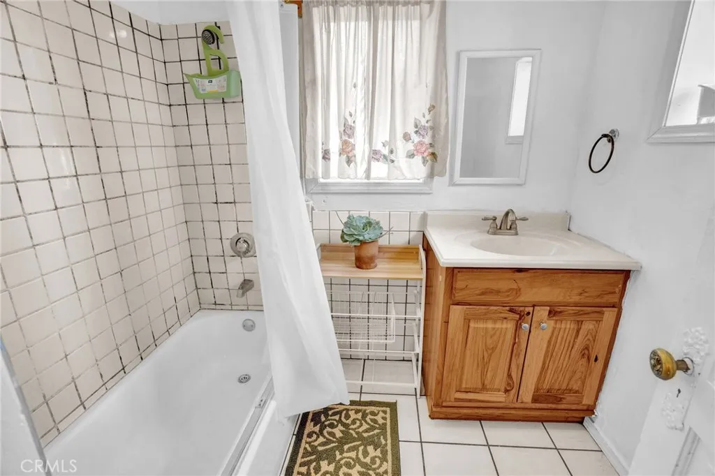 1417 S Norton Avenue, Los Angeles, California 90019 home-pic-23