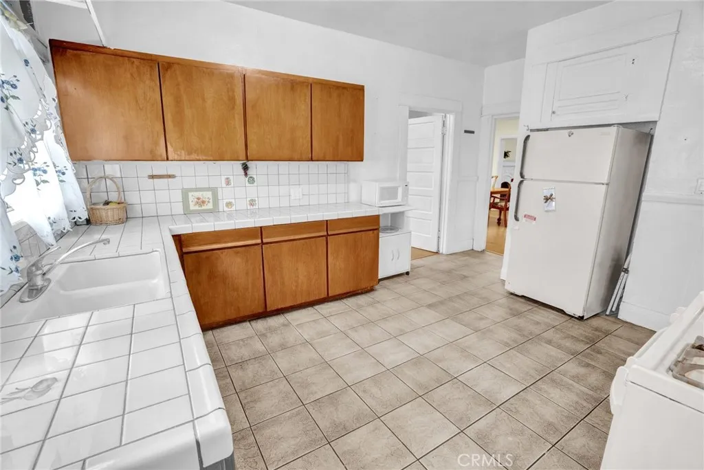 1417 S Norton Avenue, Los Angeles, California 90019 home-pic-8