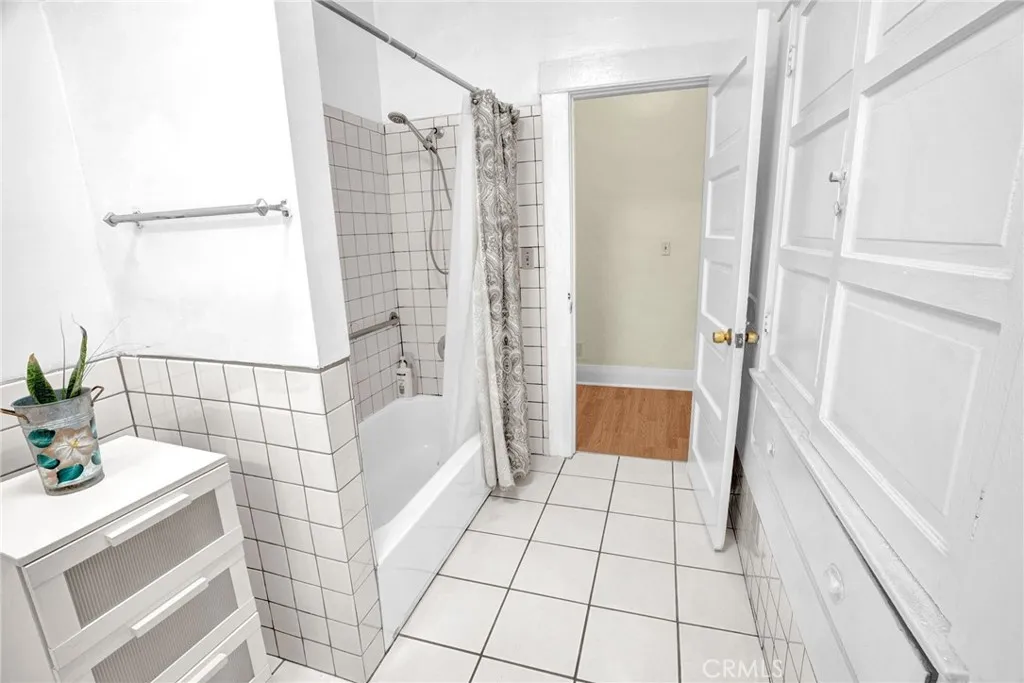 1417 S Norton Avenue, Los Angeles, California 90019 home-pic-14