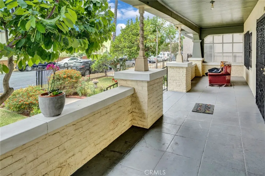 1417 S Norton Avenue, Los Angeles, California 90019 home-pic-1